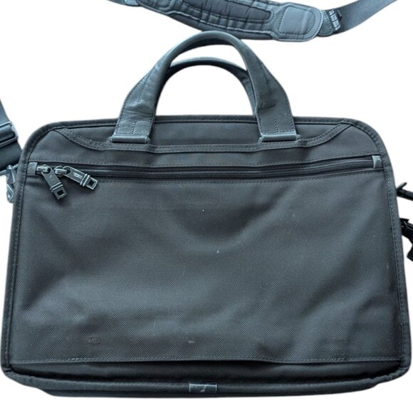 TUMI Black Nylon Laptop/Tablet Case w adjustable shoulder strap - Picture 12 of 12